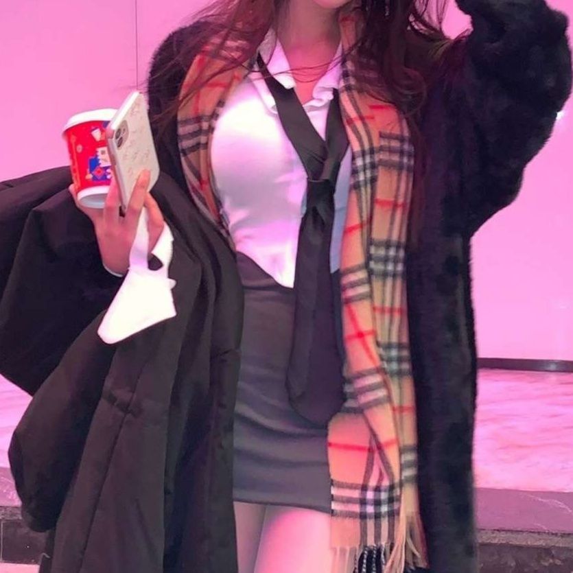 白シャツ　シャープカラータイシャツ