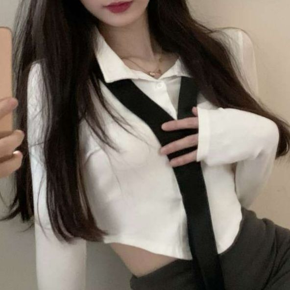 白シャツ　シャープカラータイシャツ