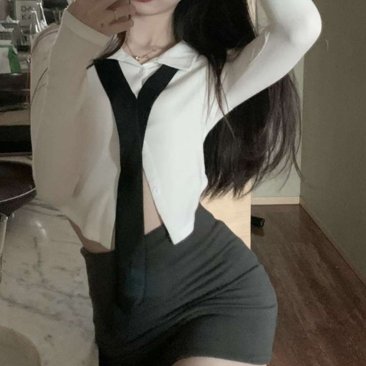 白シャツ　シャープカラータイシャツ