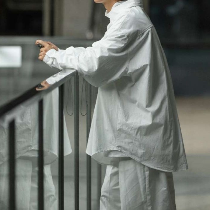 白シャツ　リラックス・オーバーシャツ