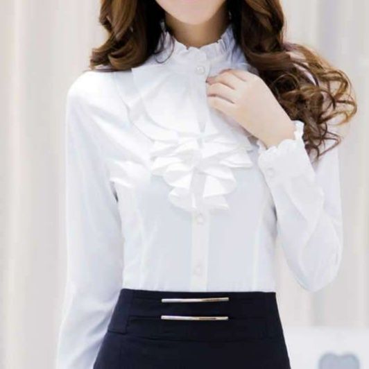 白シャツ　ラヴェンダーフリル