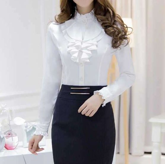 白シャツ　ラヴェンダーフリル