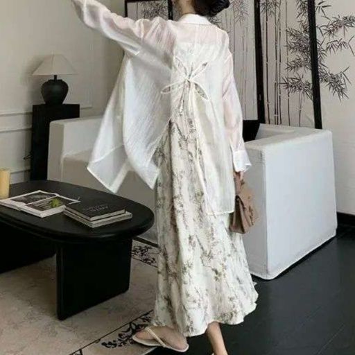 白シャツ　バタフライバック シアーシャツ