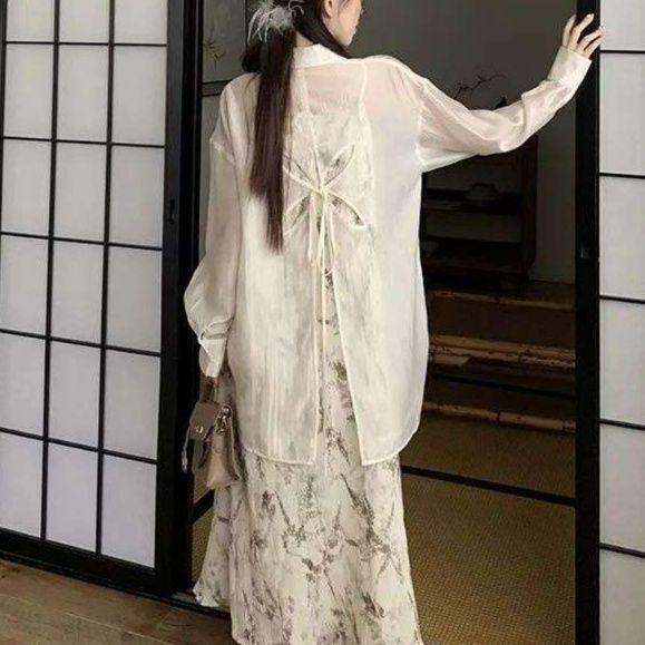 白シャツ　バタフライバック シアーシャツ