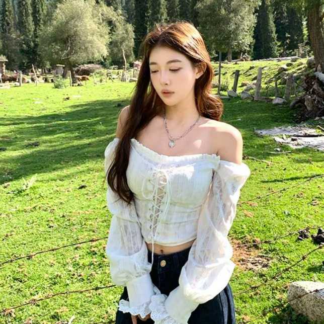 きれいめ女子におすすめ！着回し自在な白シャツおすすめ【10選】