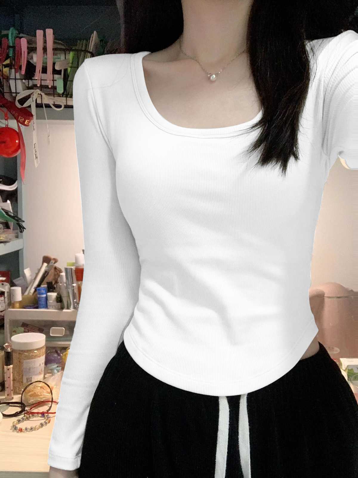 シンプルで着やすい！デイリーに使える白リブtシャツ5選