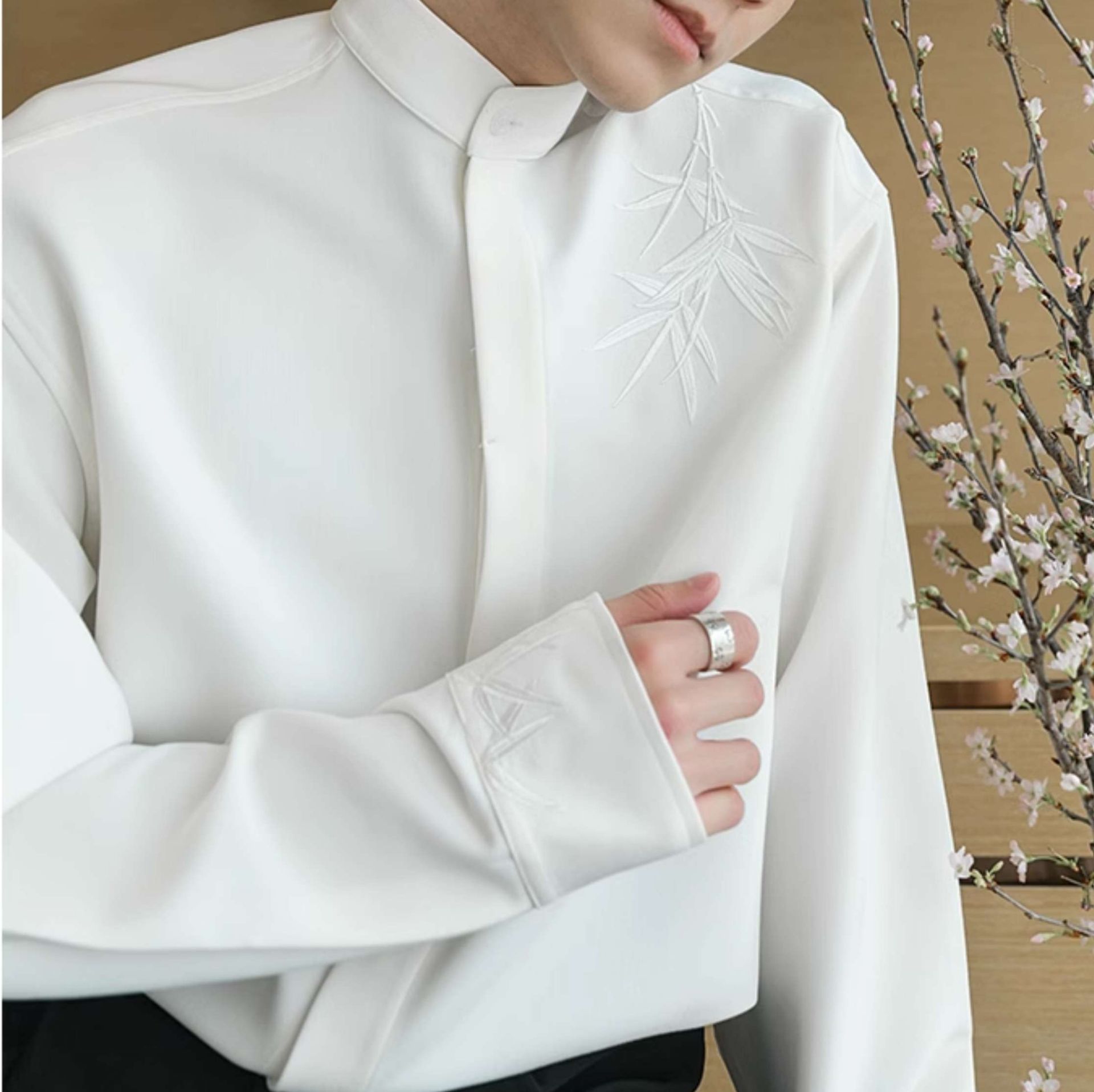 白シャツ　エレガント・竹刺繍シャツ