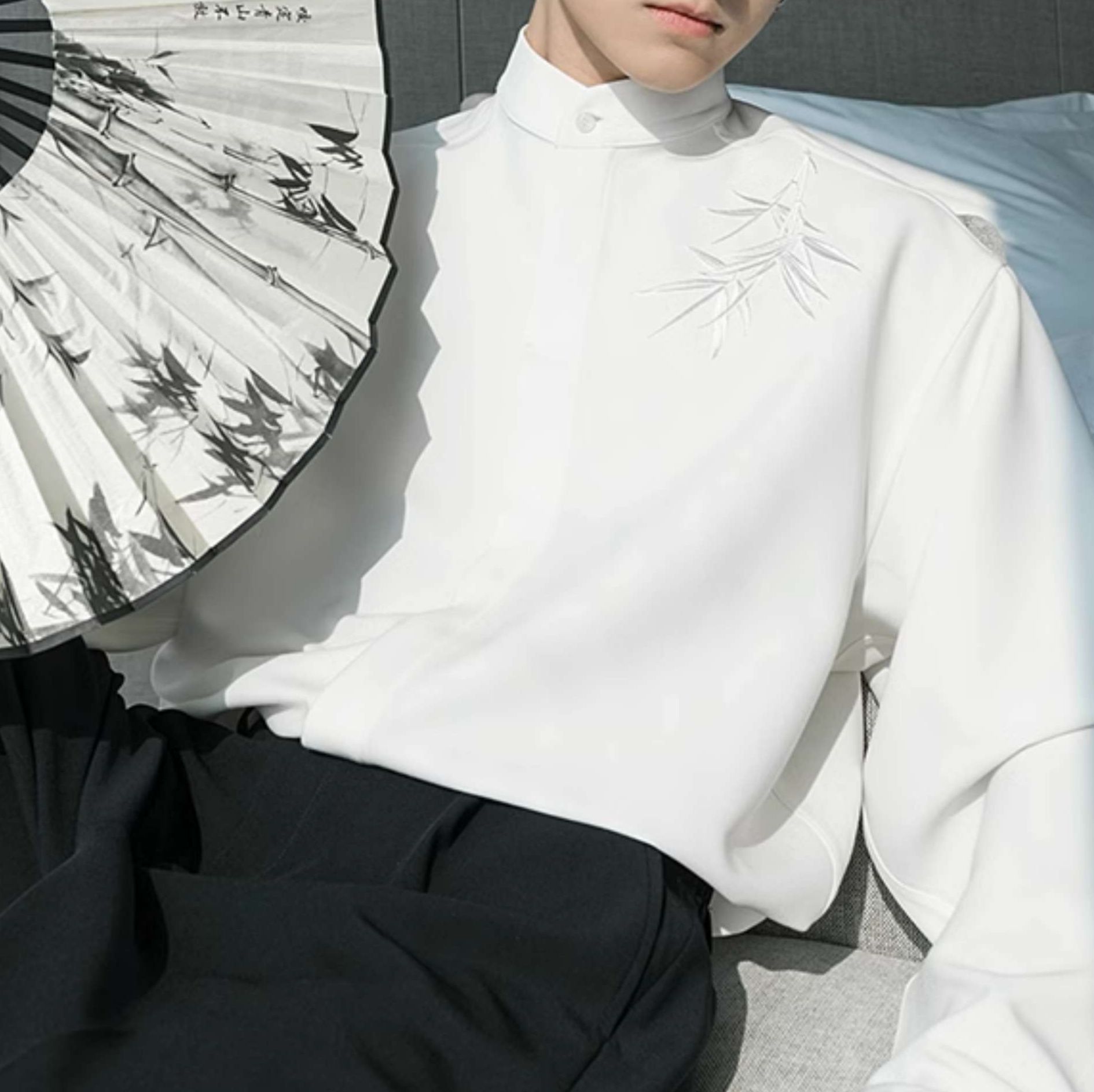 白シャツ　エレガント・竹刺繍シャツ