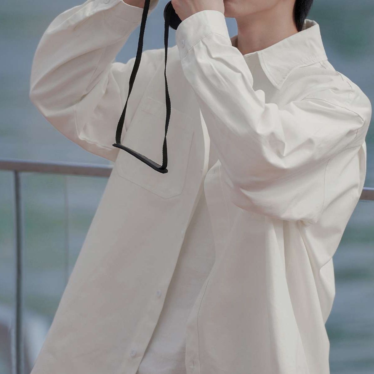 白シャツ　リラックスフィット オーバーシャツ