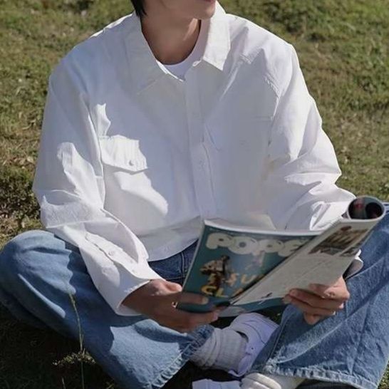 白シャツ　ゆったりポケットシャツ