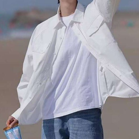 白シャツ　ゆったりポケットシャツ