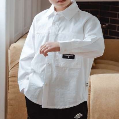 白シャツ　カジュアルキッズシャツ