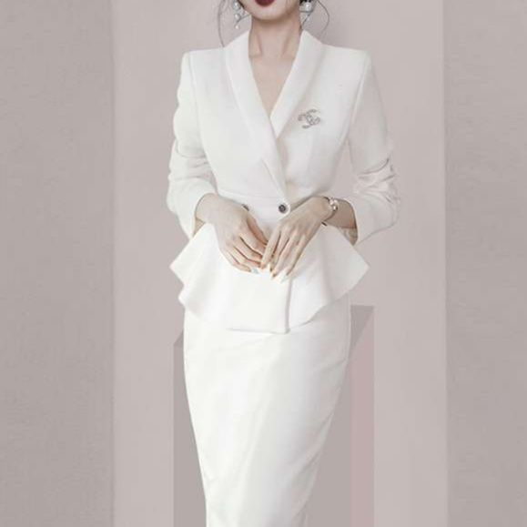 白シャツ　エレガントペプラムセットアップ