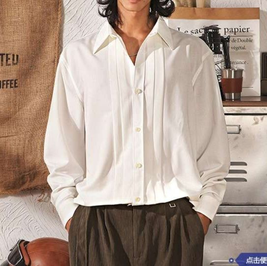 白シャツ　フォルムプリーツシャツ