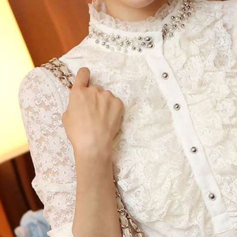 白シャツ　クラシカルレースブラウス