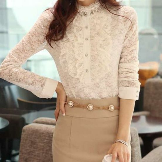 白シャツ　クラシカルレースブラウス