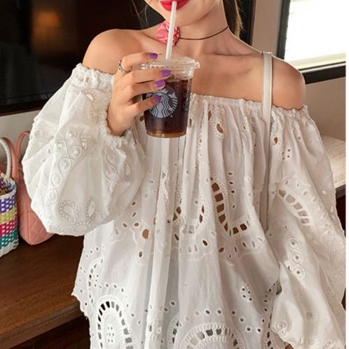 白シャツ　エレガント刺繍オフショルダーシャツ