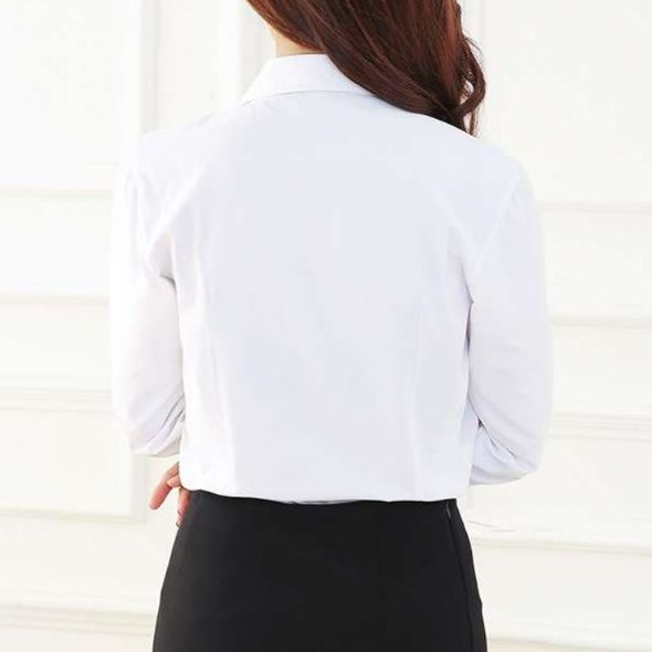 白シャツ　オフィスシック長袖シャツ