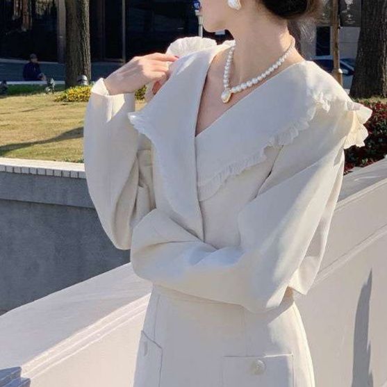 白シャツ　フリルコレクション・クロップドブラウス