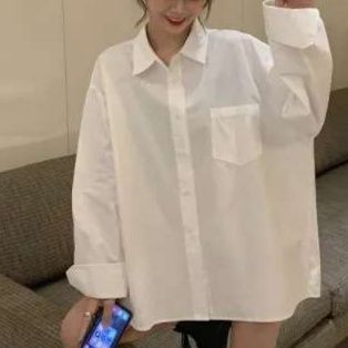 白シャツ　エアリースリットロングシャツ