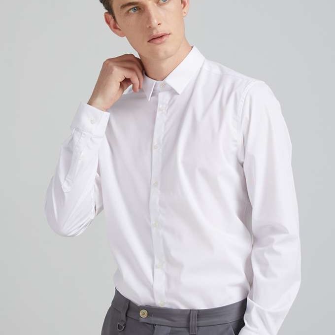 白シャツ　シャープシルエットドレスシャツ