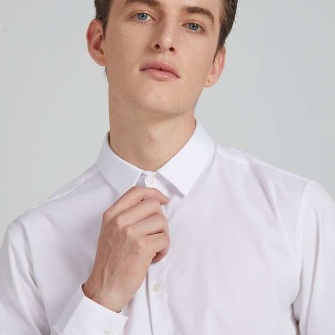 白シャツ　シャープシルエットドレスシャツ