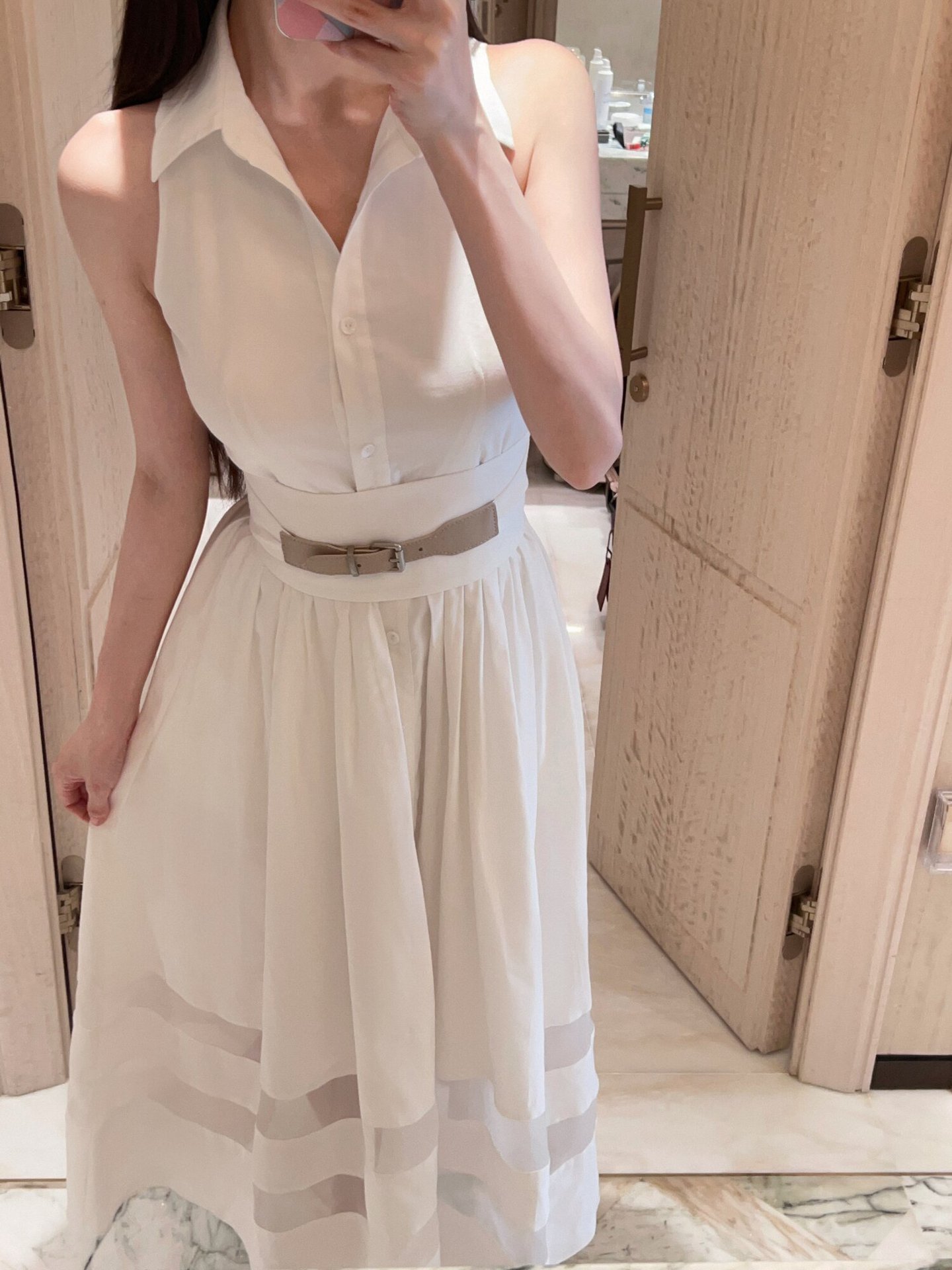 白シャツ 襟付きノースリーブベルト付きワンピース・ドレス