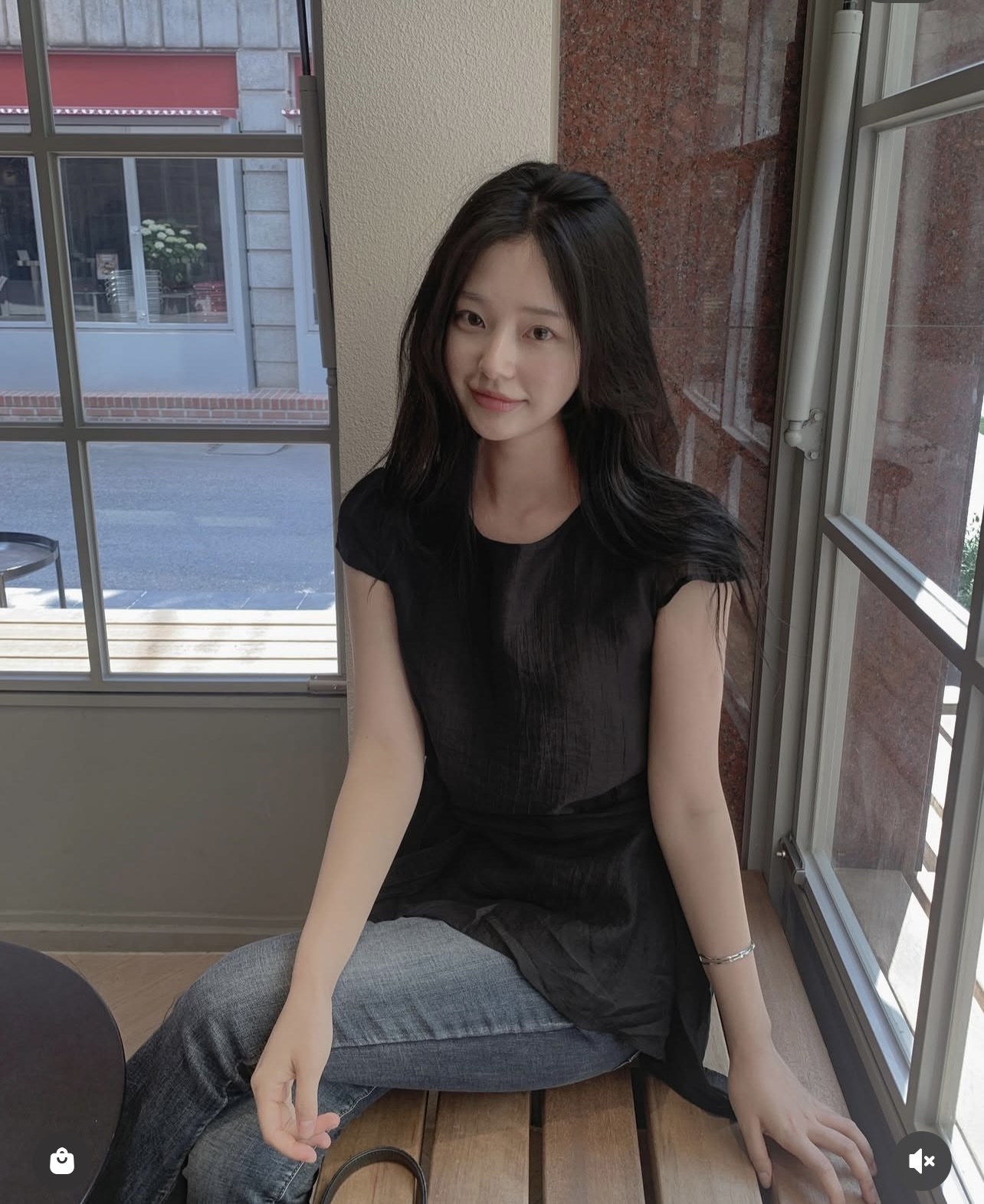 https://fulmo-img-server.com/shirtia/437237f2-8ef3-4e90-a6b7-5998181e7b1e.jpg