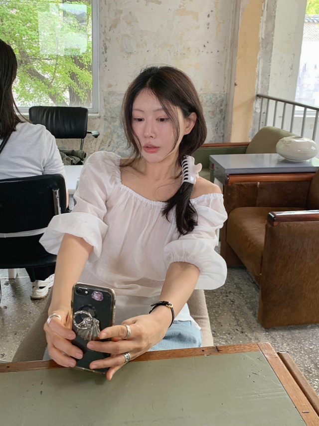 https://fulmo-img-server.com/shirtia/d595b2c1-3af4-49ef-89b3-5c6727d715ca.jpg