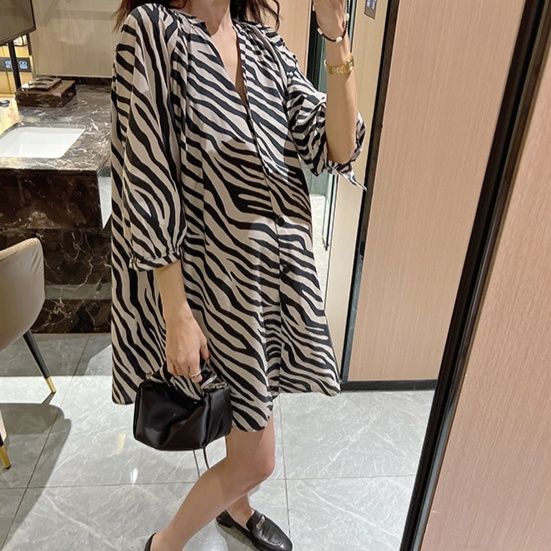  動物柄ゆったりシルエット七分袖シャツワンピース