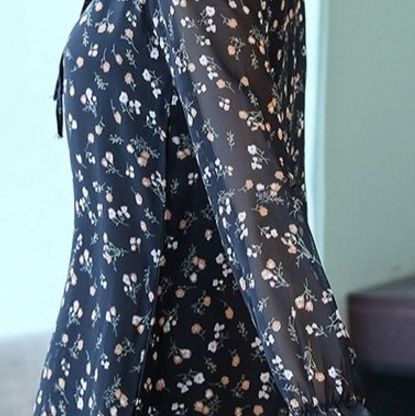  小花柄リボンタイ付きシフォン長袖シャツワンピース