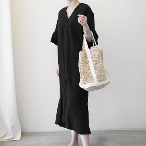  深めの開きとリボン袖が魅力の上品ロング丈シャツワンピース