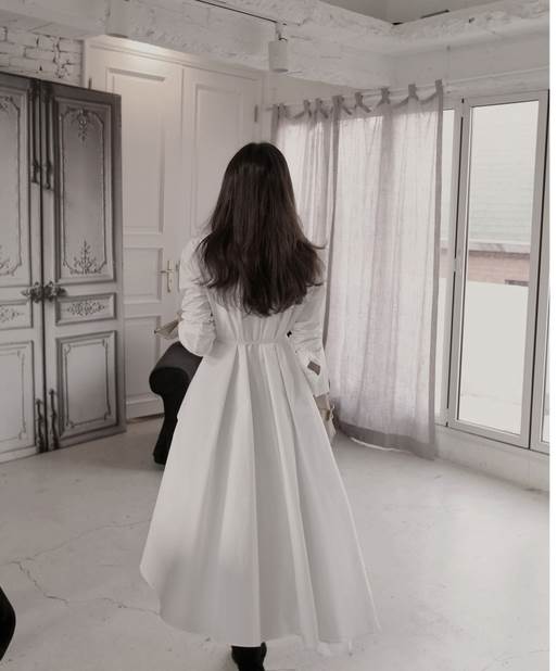 コットン素材レディース襟付き長袖シャツワンピース