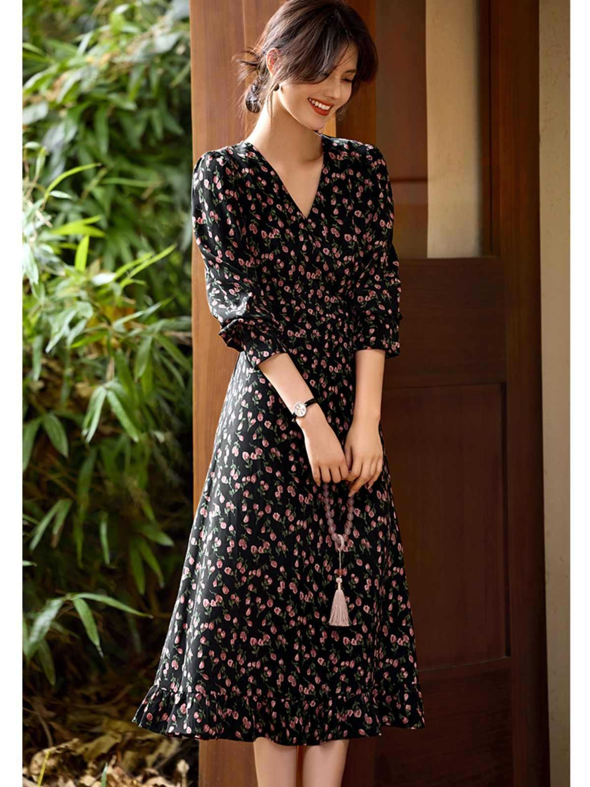 シャツワンピース 小花柄ブイネック裾フリル七分袖シャツワンピース