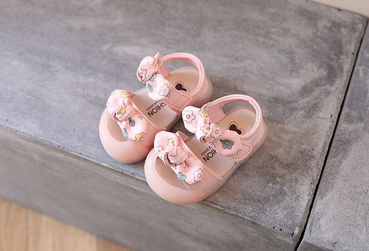 ファーストシューズ ふわふわ花柄サンダル