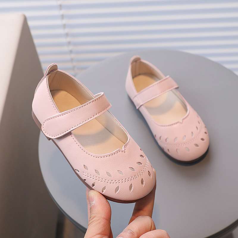 ファーストシューズ やわらか素材のかわいい歩行靴