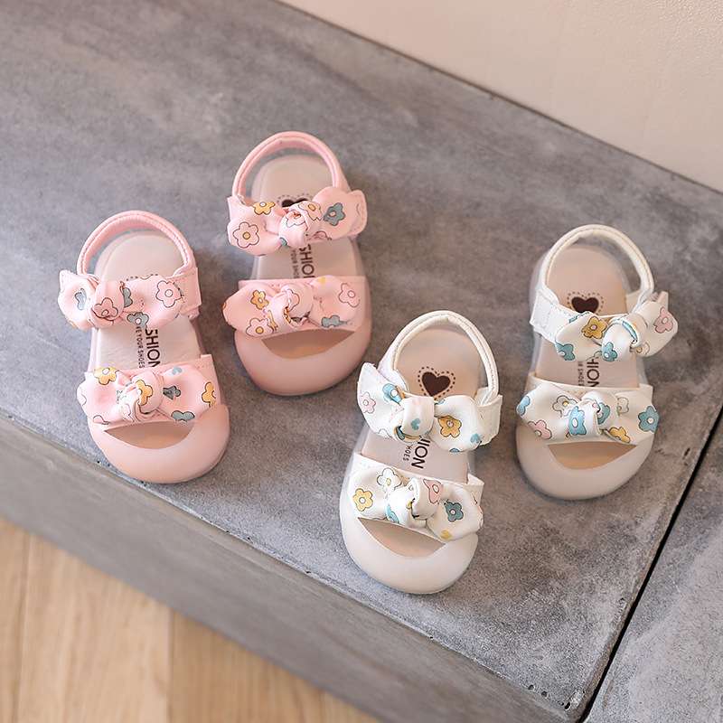 ファーストシューズ ふわふわ花柄サンダル