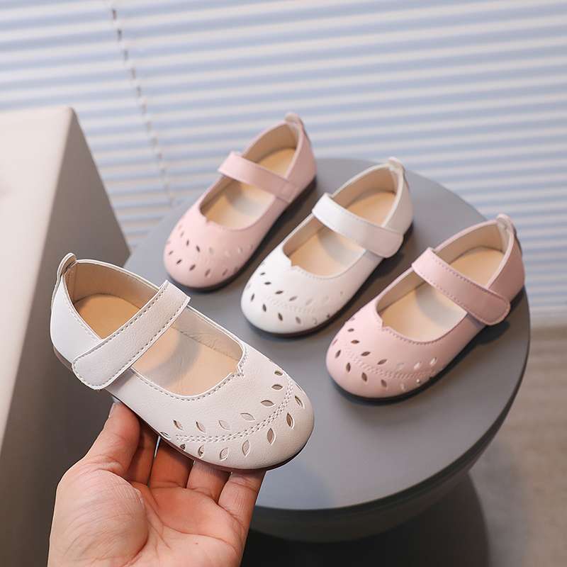 ファーストシューズ やわらか素材のかわいい歩行靴
