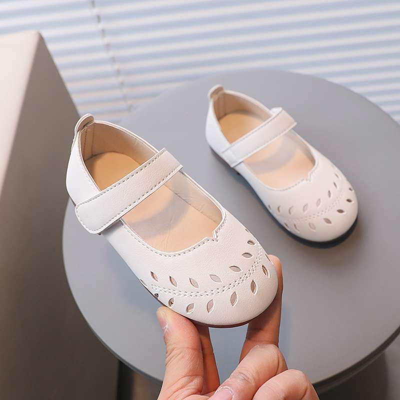 ファーストシューズ やわらか素材のかわいい歩行靴