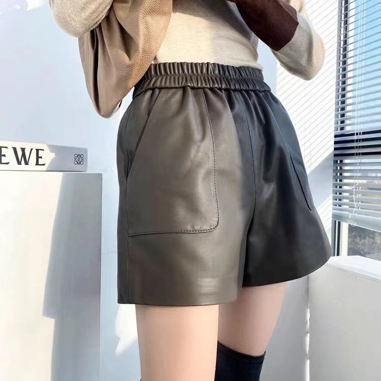 フェイクレザーゆったりショートパンツ