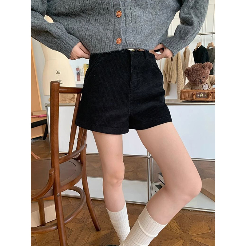 ショートパンツ コーデュロイ素材のキュートショーパン