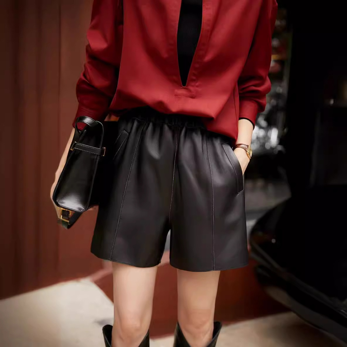 シンプル革調プリーツショートパンツ