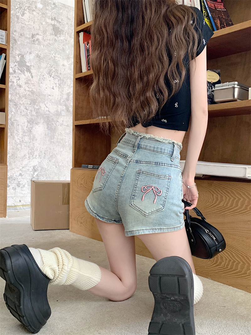 リボン刺繍入りデニムショートパンツ