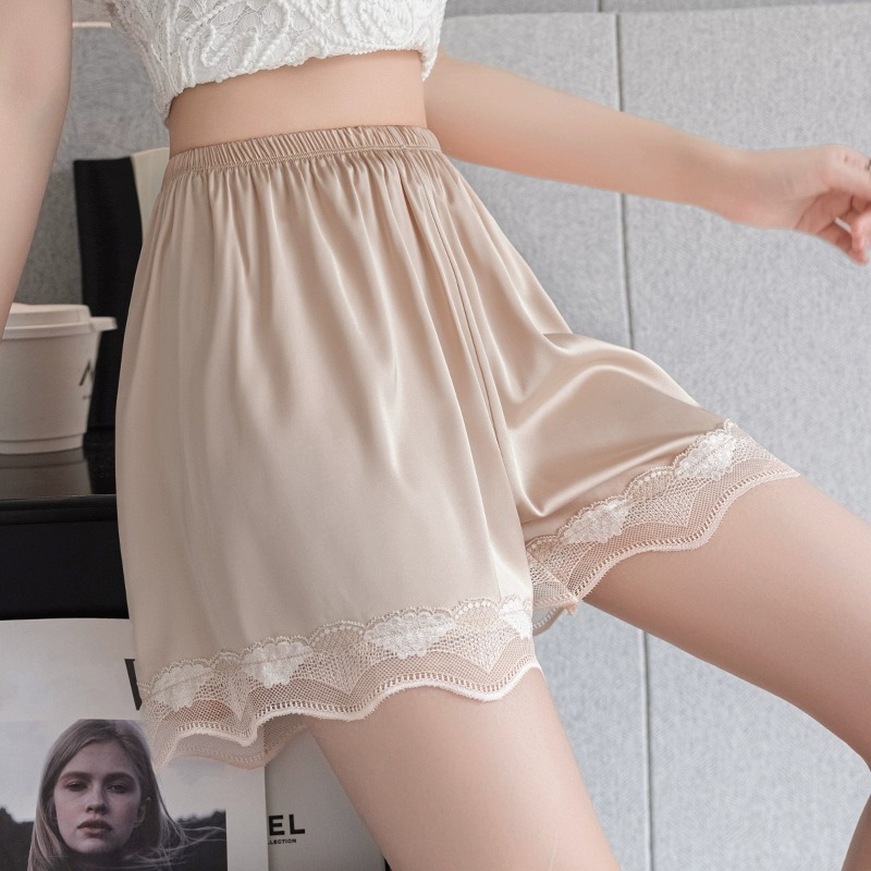 ショートパンツ レース縁取りサテンショートパンツ