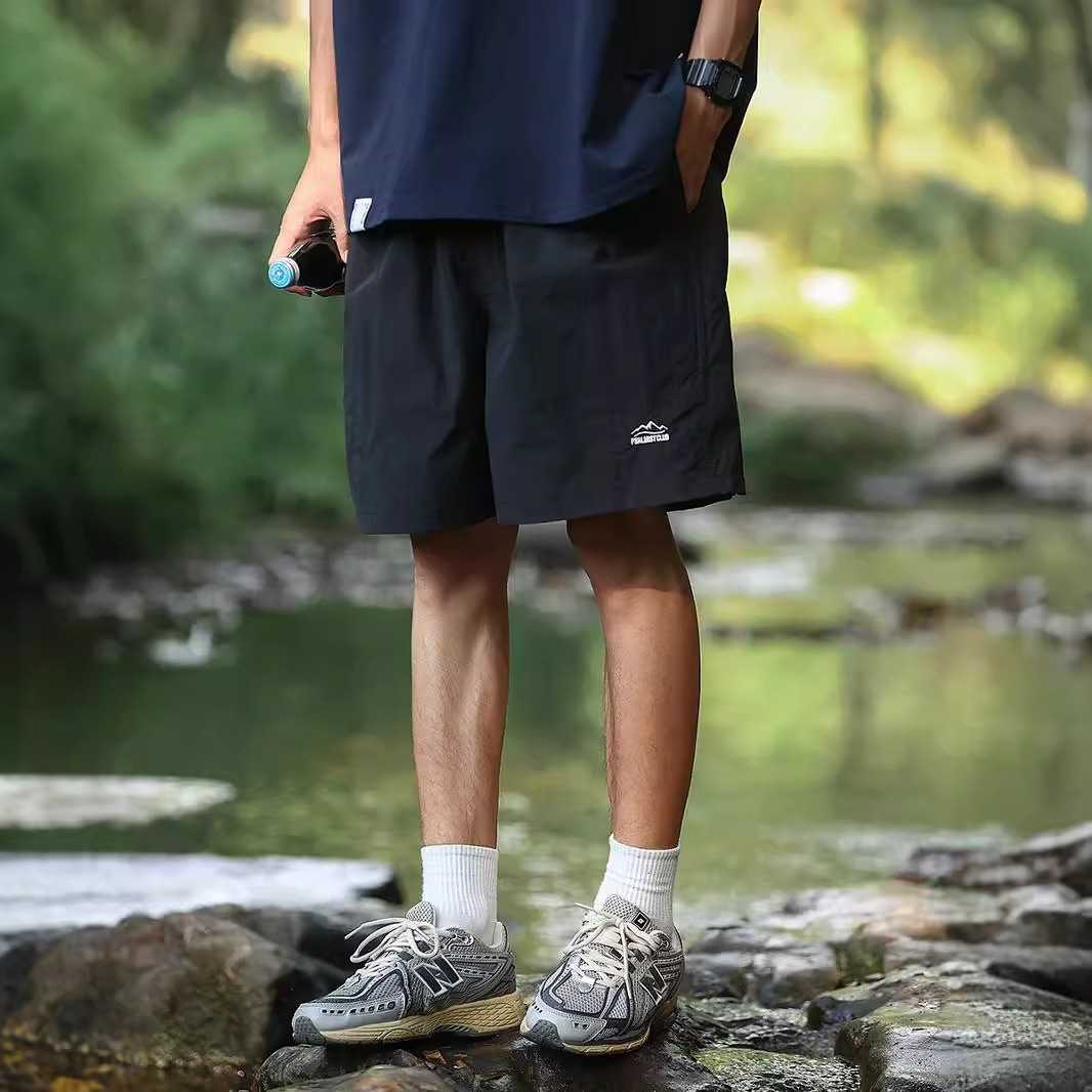 シャカシャカショートパンツで快適な夏を！スポーティな着こなしを楽しむアイテムおすすめ5選