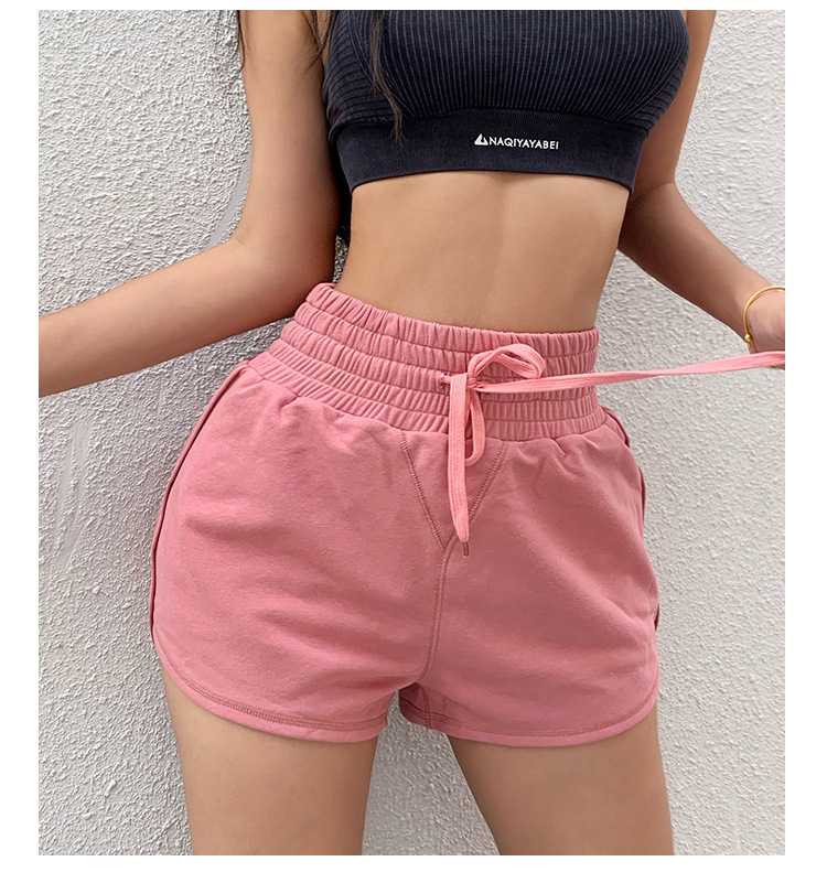 ピンクのショートパンツで叶える！毎日が楽しくなる可愛いスタイル5選