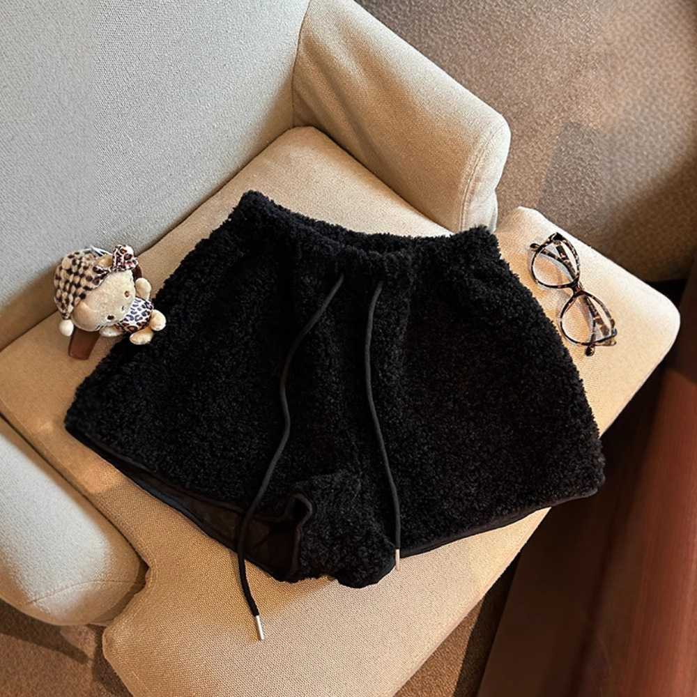 短パン×靴下の組み合わせで快適性とおしゃれを両立！毎日が楽しくなるコーディネートアイテム5選