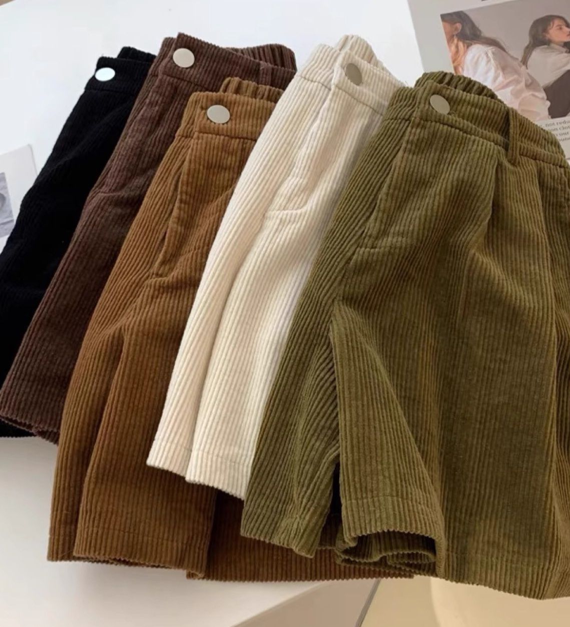 ショートパンツレディースコーデュロイ素材のゆったりワイド