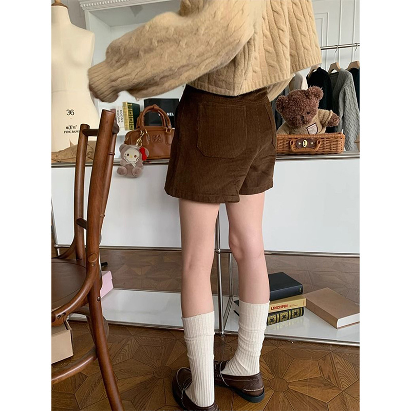 ショートパンツ コーデュロイ素材のキュートショーパン