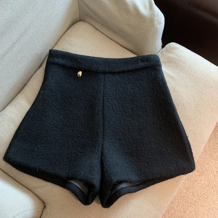 ウール混フロントタックショートパンツ